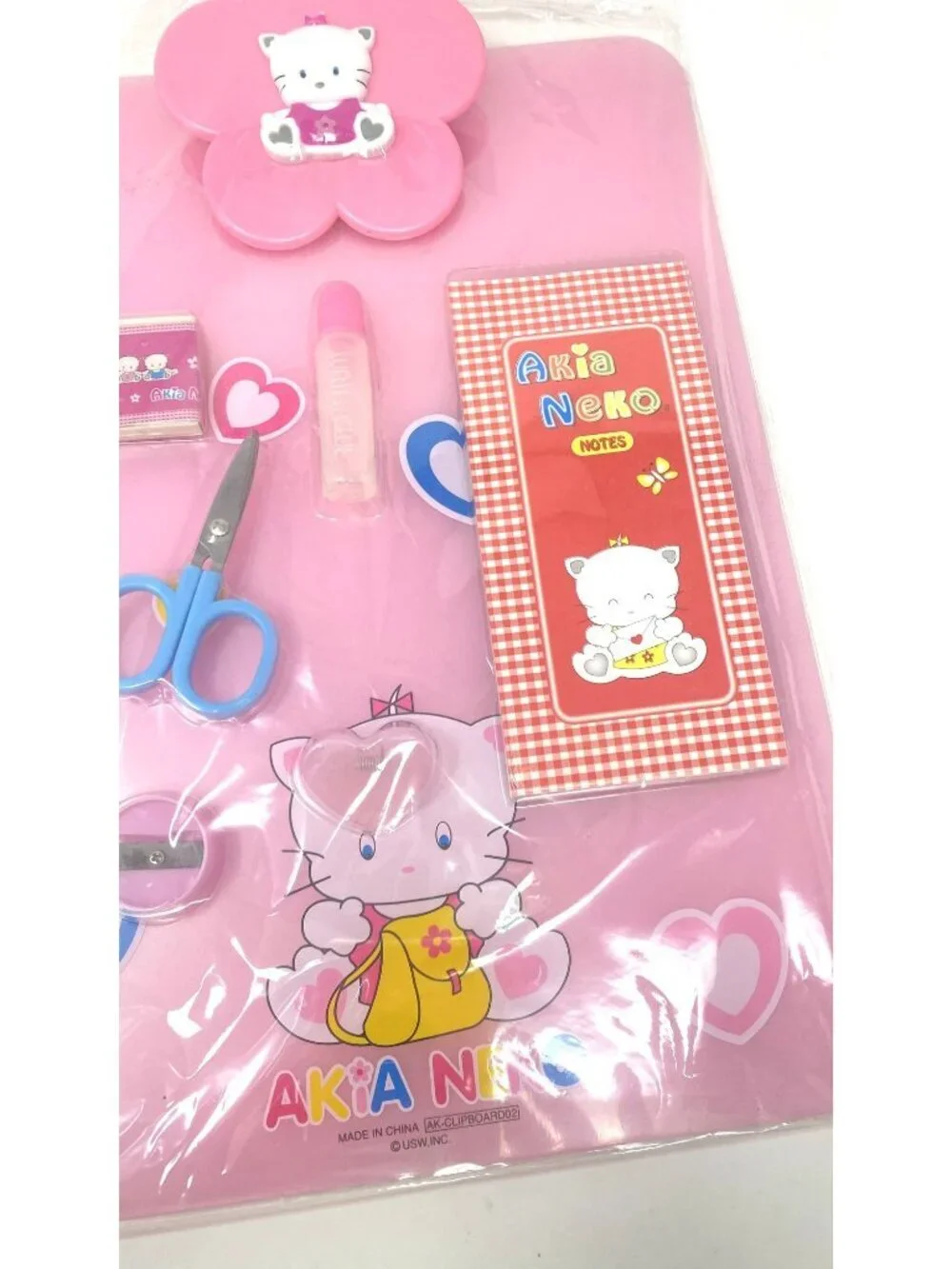 Akia Neko includes spiral